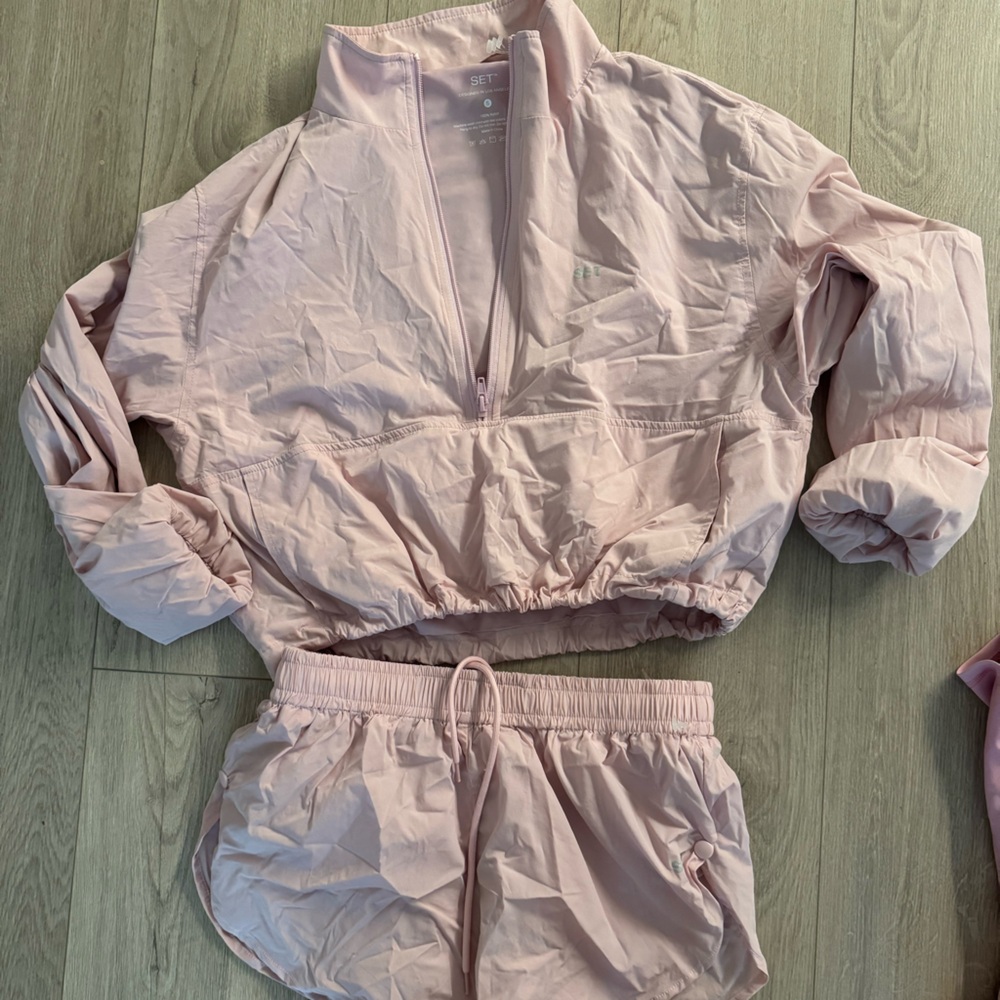 SET ACTIVE pink windbreaker and shorts S